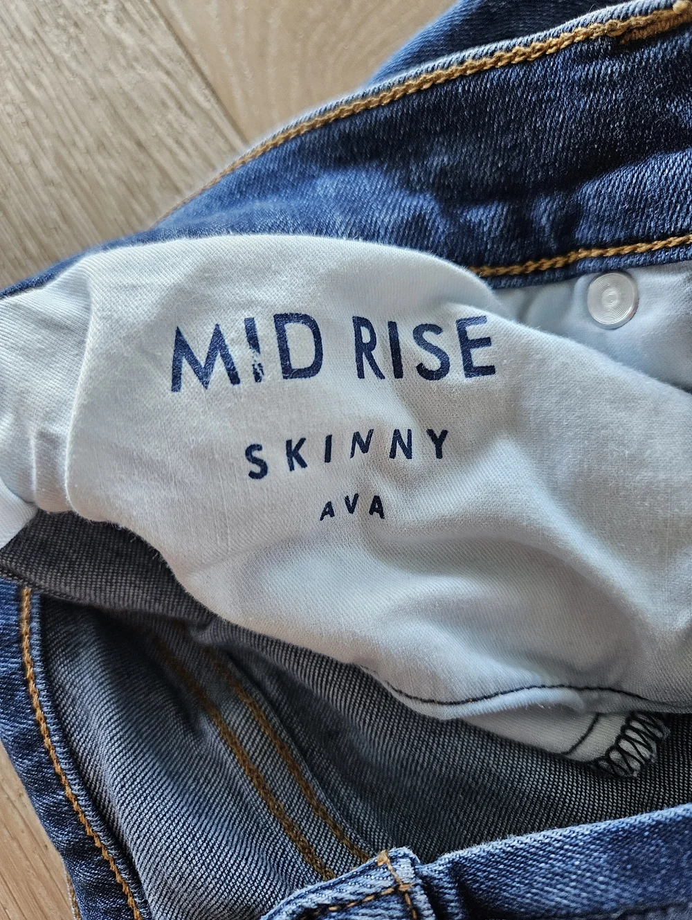 Lucky Brand Midrise Ava Skinny jeans - 2/26A
